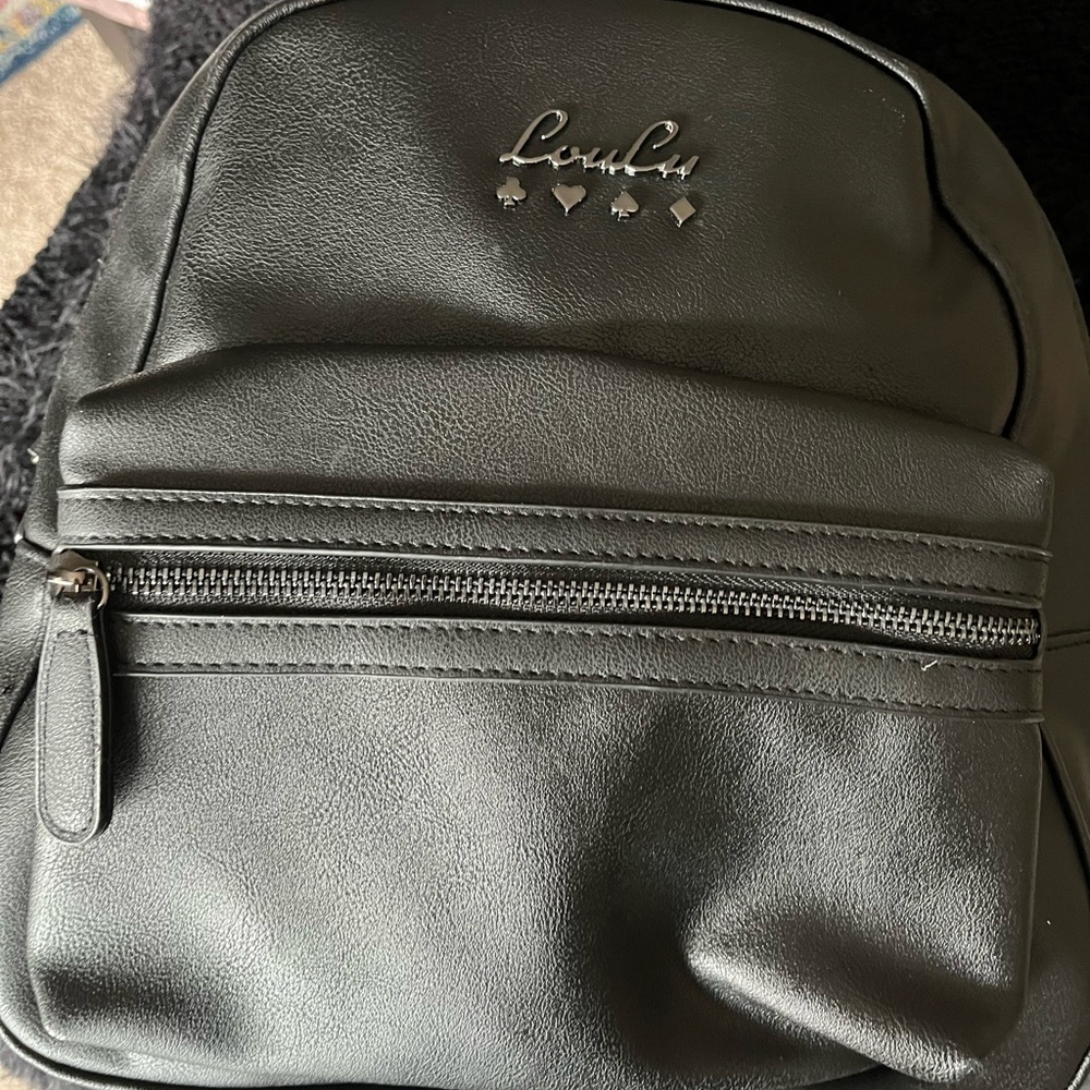 Backpack - Picture 2 of 6